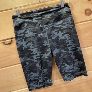 Lightweight  8” workout shorts grey camo NWOT